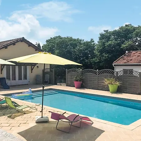 Cozy In With Jacuzzi Holiday home