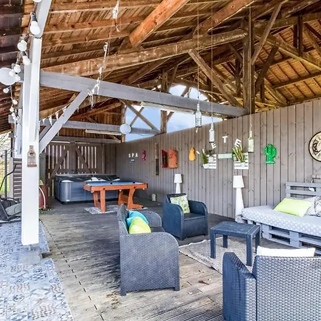 Cozy In With Jacuzzi Holiday home Savignac-sur-Leyze